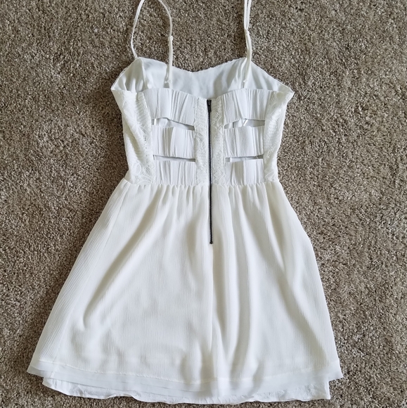 SOLD | White lace dress - Picture 5 of 9